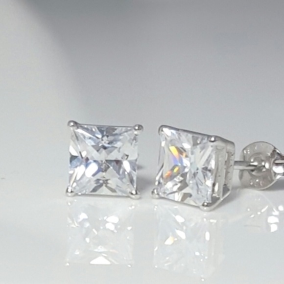 1.50CTW Princess Cut Diamond Stud Earrings - Picture 4 of 4